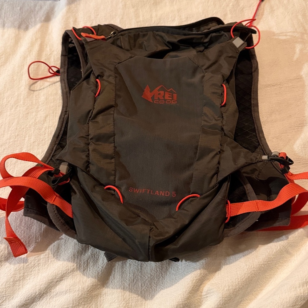 REI hydration Vest
